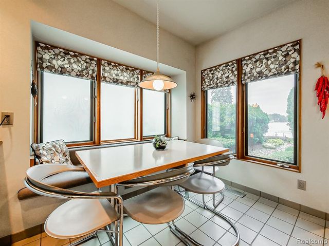 7830 Barnsbury Road, West Bloomfield, MI 48324