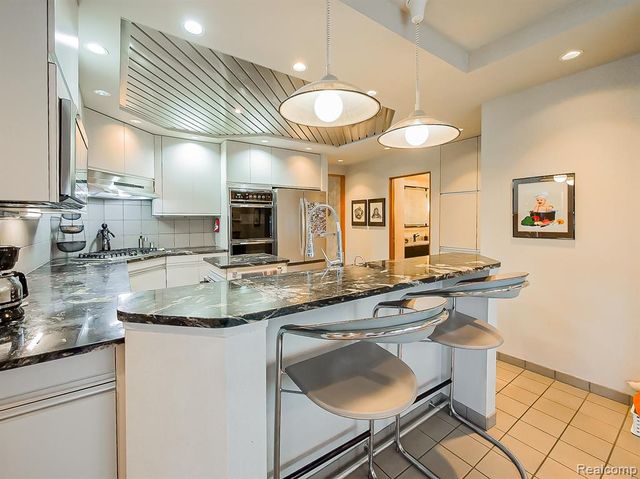 7830 Barnsbury Road, West Bloomfield, MI 48324