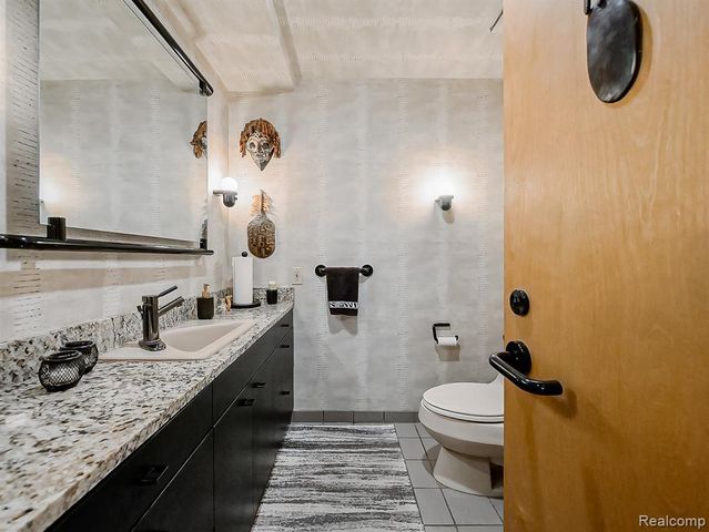 7830 Barnsbury Road, West Bloomfield, MI 48324