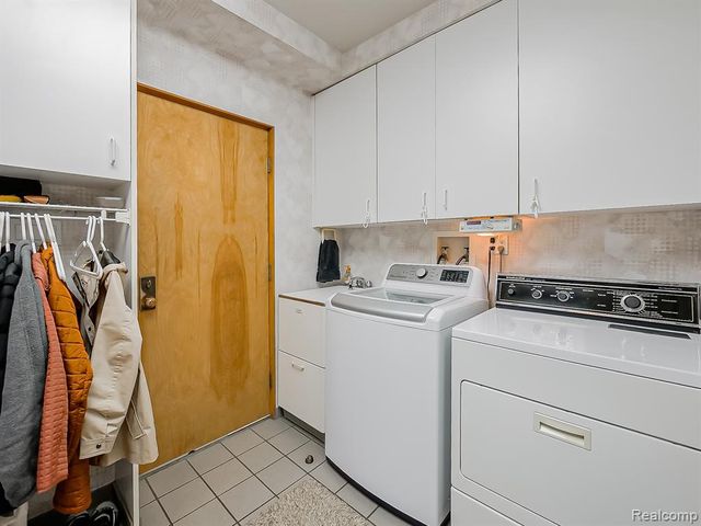 7830 Barnsbury Road, West Bloomfield, MI 48324