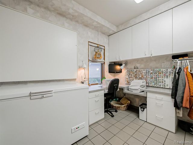 7830 Barnsbury Road, West Bloomfield, MI 48324