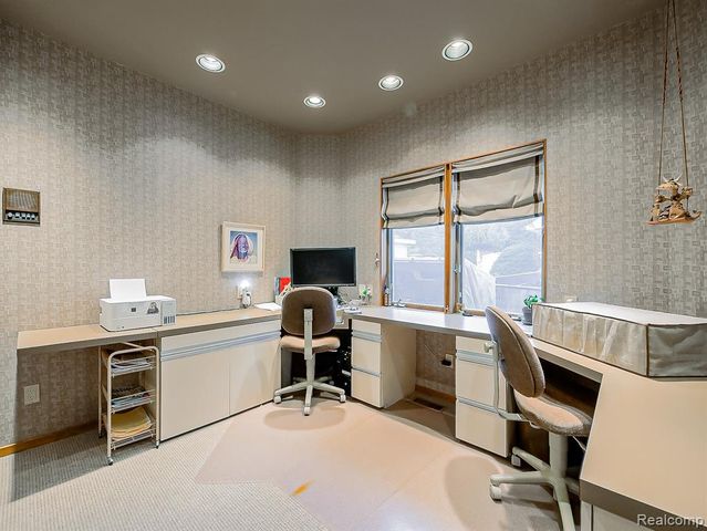 7830 Barnsbury Road, West Bloomfield, MI 48324