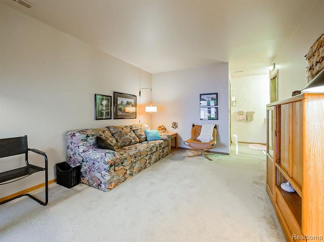 7830 Barnsbury Road, West Bloomfield, MI 48324