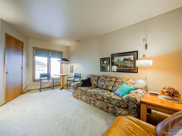 7830 Barnsbury Road, West Bloomfield, MI 48324
