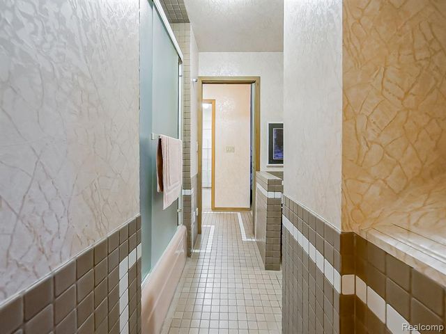 7830 Barnsbury Road, West Bloomfield, MI 48324