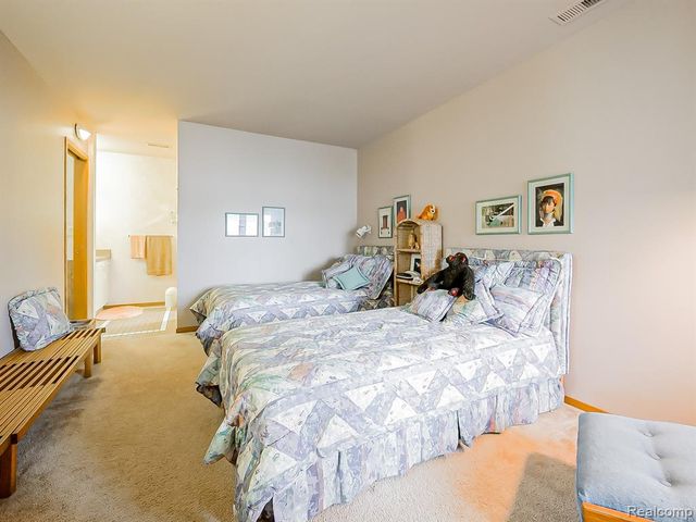 7830 Barnsbury Road, West Bloomfield, MI 48324