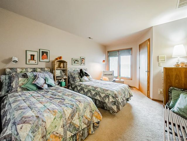 7830 Barnsbury Road, West Bloomfield, MI 48324