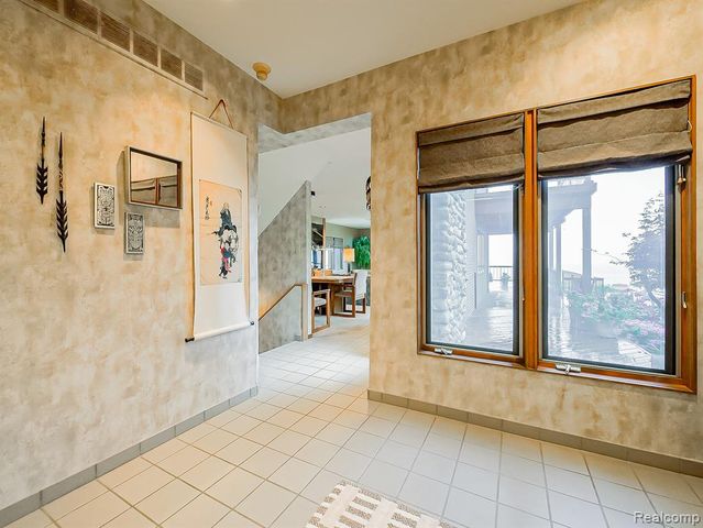 7830 Barnsbury Road, West Bloomfield, MI 48324