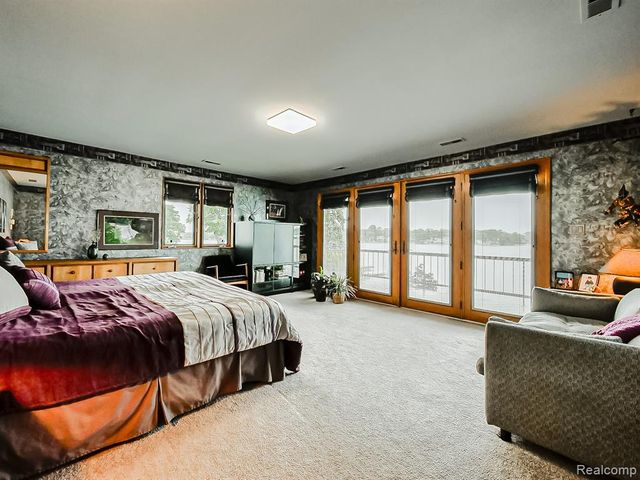 7830 Barnsbury Road, West Bloomfield, MI 48324