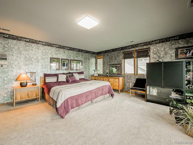7830 Barnsbury Road, West Bloomfield, MI 48324