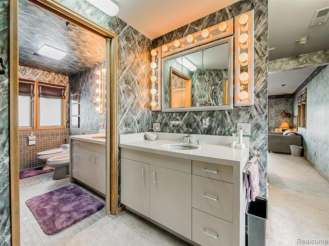7830 Barnsbury Road, West Bloomfield, MI 48324