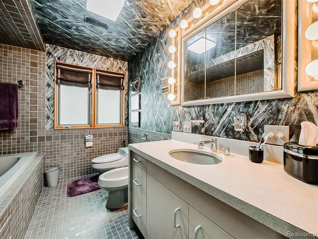 7830 Barnsbury Road, West Bloomfield, MI 48324