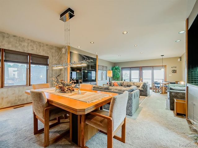7830 Barnsbury Road, West Bloomfield, MI 48324