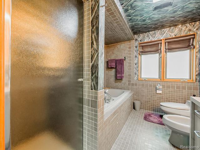 7830 Barnsbury Road, West Bloomfield, MI 48324