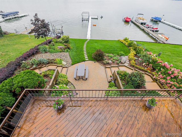 7830 Barnsbury Road, West Bloomfield, MI 48324