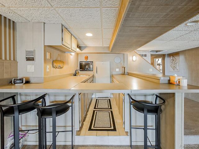 7830 Barnsbury Road, West Bloomfield, MI 48324