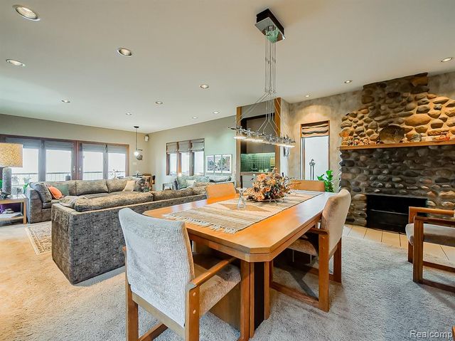 7830 Barnsbury Road, West Bloomfield, MI 48324