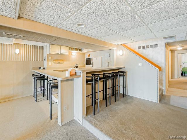 7830 Barnsbury Road, West Bloomfield, MI 48324