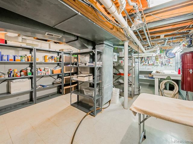 7830 Barnsbury Road, West Bloomfield, MI 48324