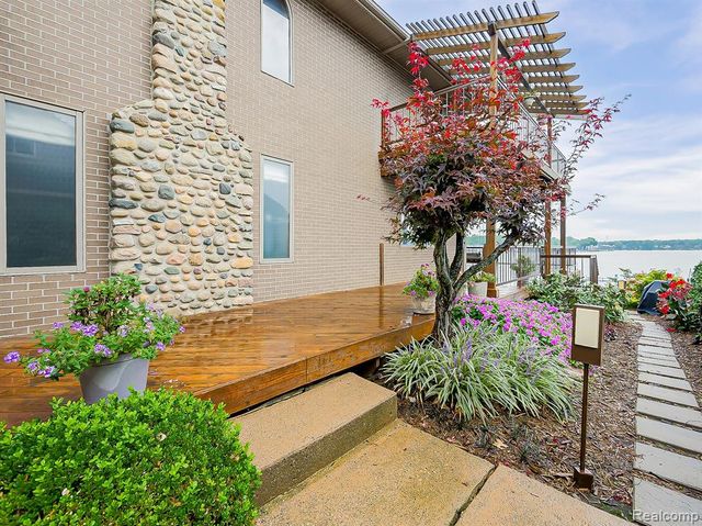 7830 Barnsbury Road, West Bloomfield, MI 48324