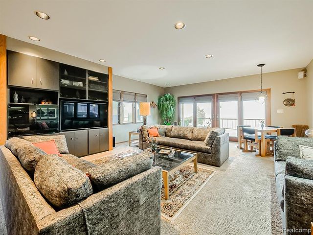 7830 Barnsbury Road, West Bloomfield, MI 48324