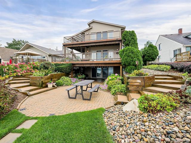 7830 Barnsbury Road, West Bloomfield, MI 48324