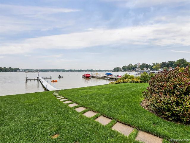 7830 Barnsbury Road, West Bloomfield, MI 48324