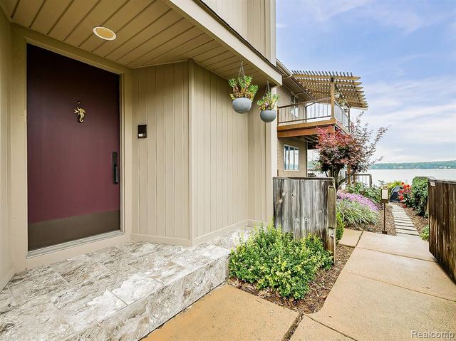 7830 Barnsbury Road, West Bloomfield, MI 48324