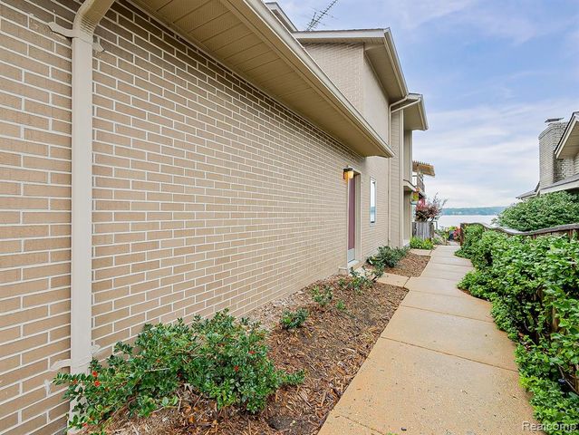 7830 Barnsbury Road, West Bloomfield, MI 48324