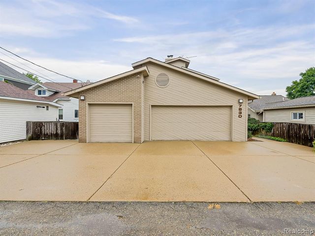 7830 Barnsbury Road, West Bloomfield, MI 48324