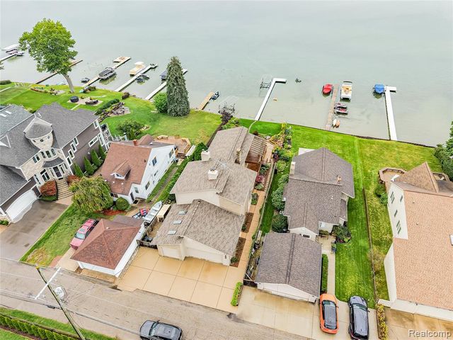 7830 Barnsbury Road, West Bloomfield, MI 48324