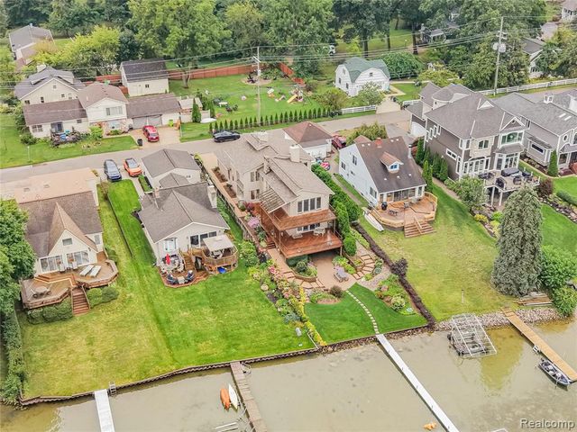 7830 Barnsbury Road, West Bloomfield, MI 48324