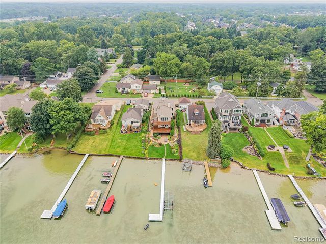 7830 Barnsbury Road, West Bloomfield, MI 48324