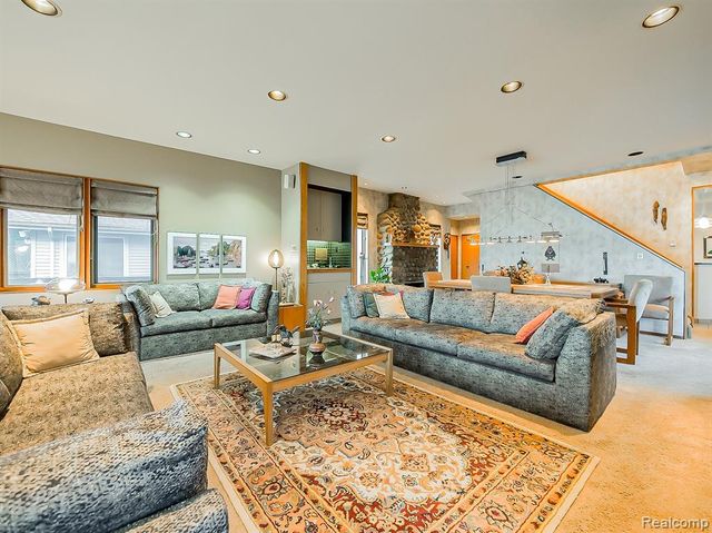 7830 Barnsbury Road, West Bloomfield, MI 48324