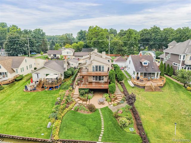 7830 Barnsbury Road, West Bloomfield, MI 48324