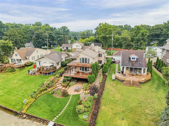 7830 Barnsbury Road, West Bloomfield, MI 48324