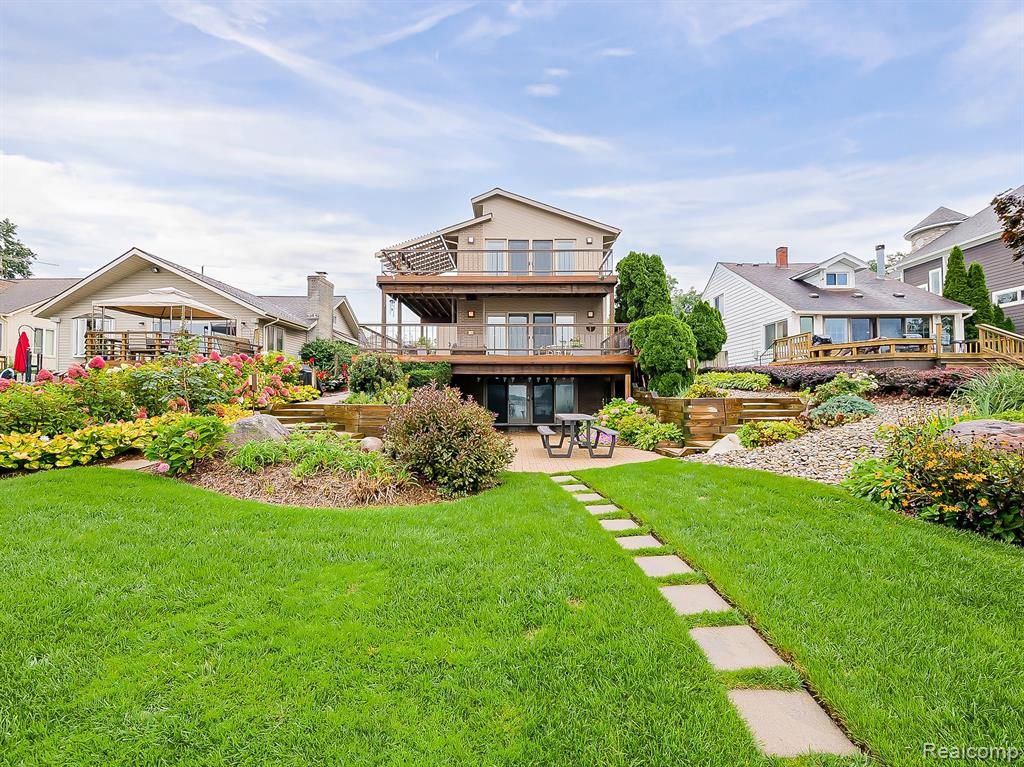 7830 Barnsbury Road, West Bloomfield, MI 48324