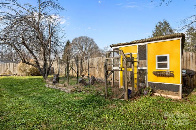 23 Westmont Drive, Asheville, NC 28806