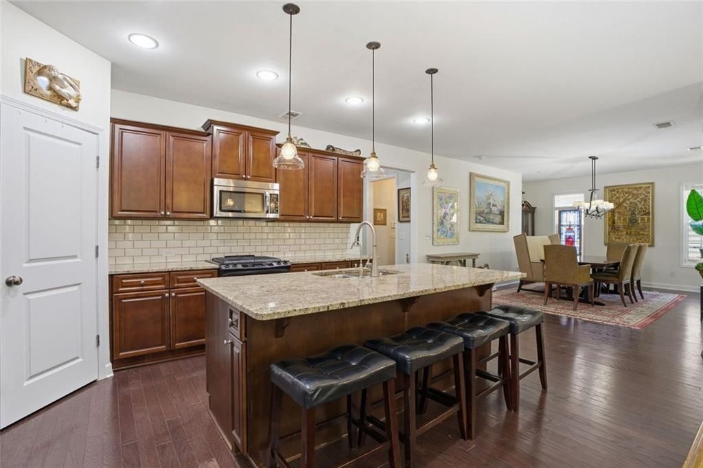 Image 7 of property listing at 216 Providence Lane, Canton, GA 30114