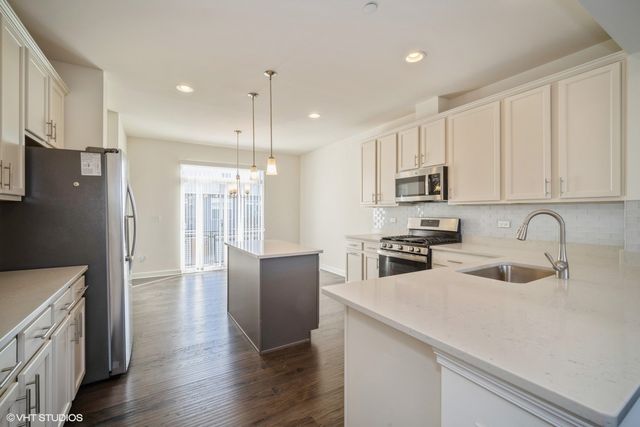 3s565 Camden Street, Warrenville, IL 60555