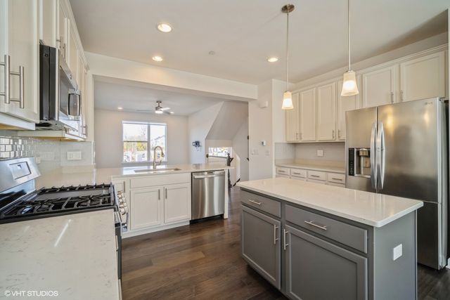 3s565 Camden Street, Warrenville, IL 60555