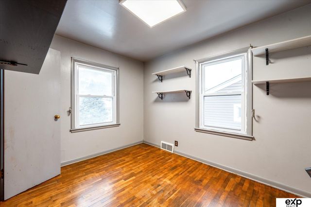 305 Hillcrest Drive, Plattsmouth, NE 68048