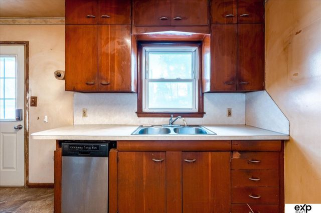 305 Hillcrest Drive, Plattsmouth, NE 68048