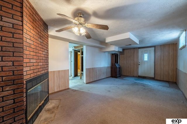 305 Hillcrest Drive, Plattsmouth, NE 68048