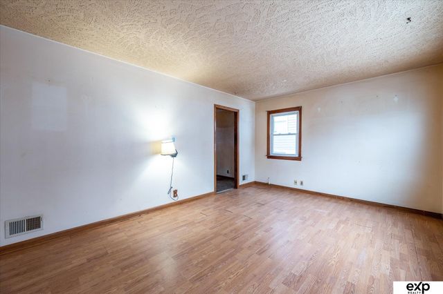 305 Hillcrest Drive, Plattsmouth, NE 68048