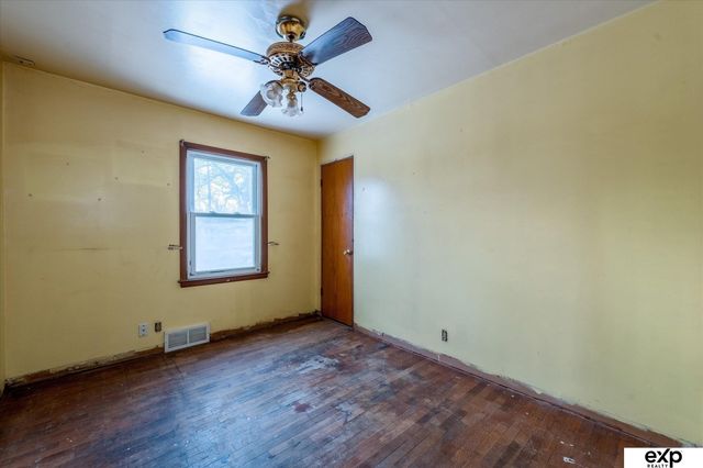 305 Hillcrest Drive, Plattsmouth, NE 68048