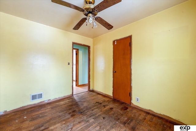 305 Hillcrest Drive, Plattsmouth, NE 68048