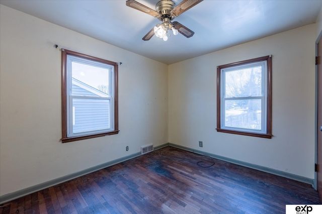 305 Hillcrest Drive, Plattsmouth, NE 68048