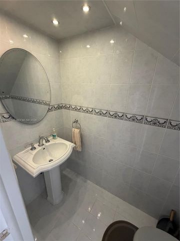 2761 NE 165th Ter 27, North Miami Beach, FL 33160