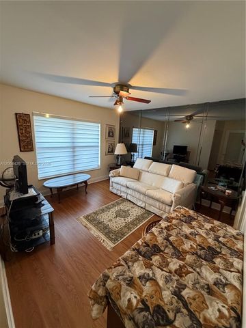 2761 NE 165th Ter 27, North Miami Beach, FL 33160